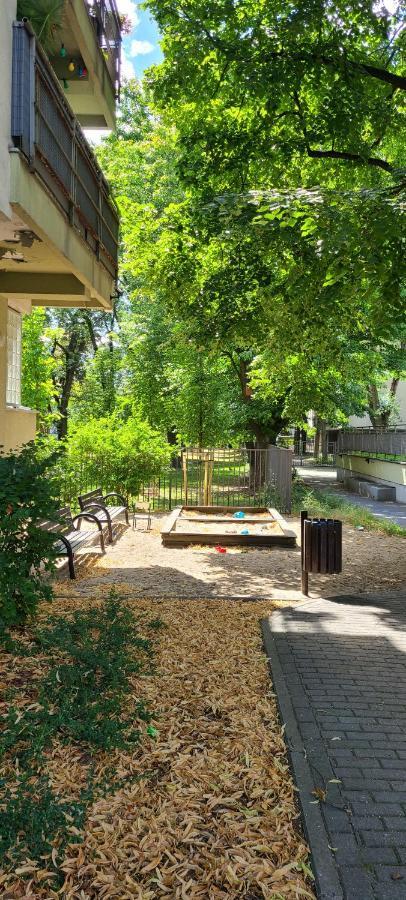 Apartament Spacious Two-bedroom Condo,big Balcony,freeparking