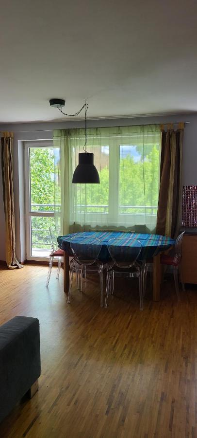 Spacious Two-bedroom Condo,big Balcony,freeparking Apartament *
