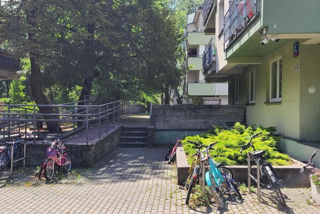 Spacious Two-bedroom Condo,big Balcony,freeparking Apartament