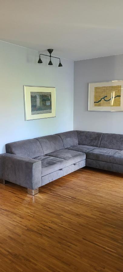 Spacious Two-bedroom Condo,big Balcony,freeparking Warszawa