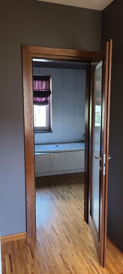 Spacious Two-bedroom Condo,big Balcony,freeparking Apartament *
