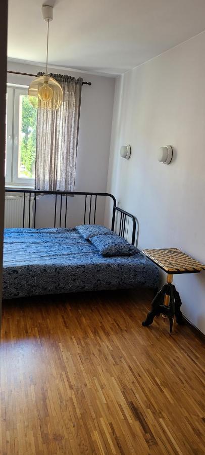 Apartament Spacious Two-bedroom Condo,big Balcony,freeparking